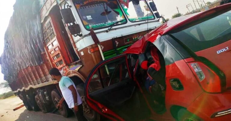 Hubballi : ಲಾರಿಗೆ ಕಾರು ಡಿಕ್ಕಿ ; ಸ್ಥಳದಲ್ಲೇ ಐವರ ಸಾವು.!