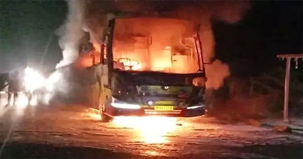 hyderabad bangalore private bus fire accident 20 passengers feared dead 1