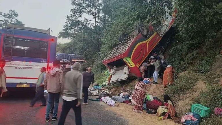 andhra : bus accident 15 dead