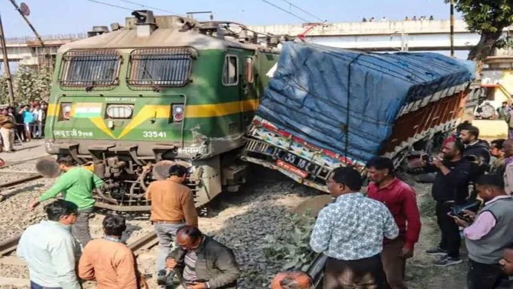 ಟ್ರಕ್‌ಗೆ ರೈಲು ಡಿಕ್ಕಿ