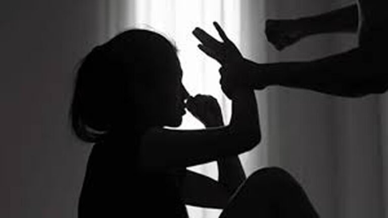 11ನೇ ತರಗತಿಯ ಅಪ್ರಾಪ್ತ ವಿದ್ಯಾರ್ಥಿನಿ ಮೇಲೆ ಲೈಂಗಿಕ ದೌರ್ಜನ್ಯ : ಇಬ್ಬರು ಬಂಧನ, ಓರ್ವ ಪೊಲೀಸ್ ಅಮಾನತು.!