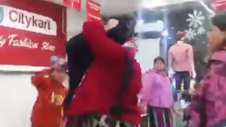 ವ್ಯಾಲೆಂಟೈನ್ಸ್ ಡೇಗೂ ಮುನ್ನ ಮಾಲ್‌ಗೆ ಪ್ರೇಯಸಿಯನ್ನು ಕರೆತಂದ ಪ್ರೇಮಿ ; ಪತ್ನಿ ಆಗಮನದಿಂದ ಆಗಿದ್ದೇನು?