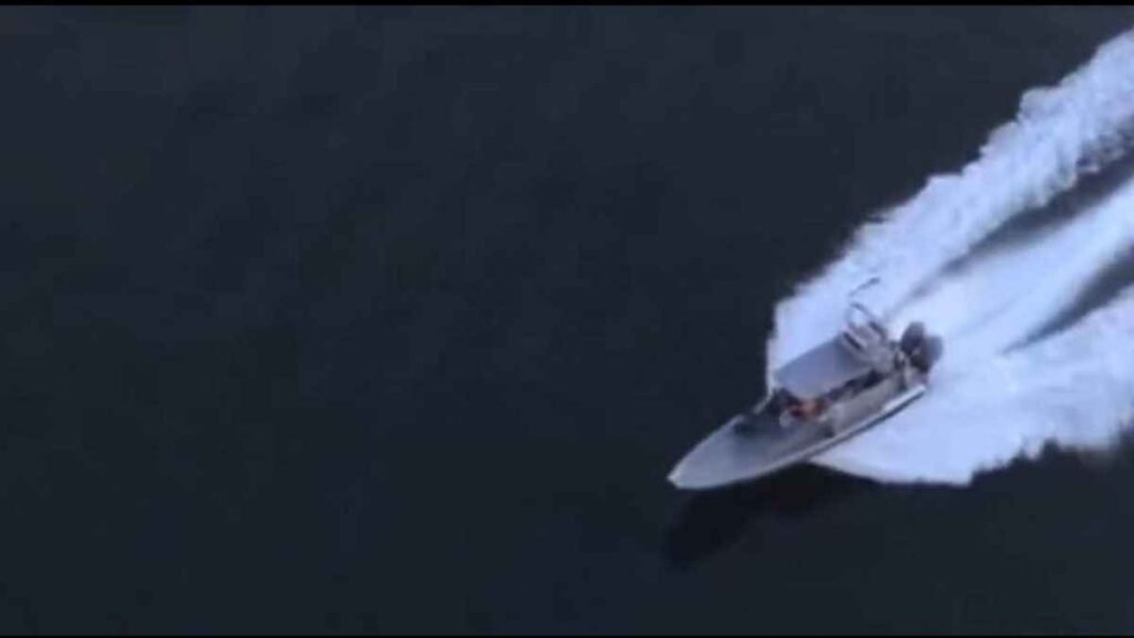 ಭಾರತಕ್ಕೆ ತೆರಳುತ್ತಿದ್ದ ಹಡಗುಗಳನ್ನು ವಶಕ್ಕೆ ಪಡೆದ ಮುಸುಕುದಾರಿಗಳು